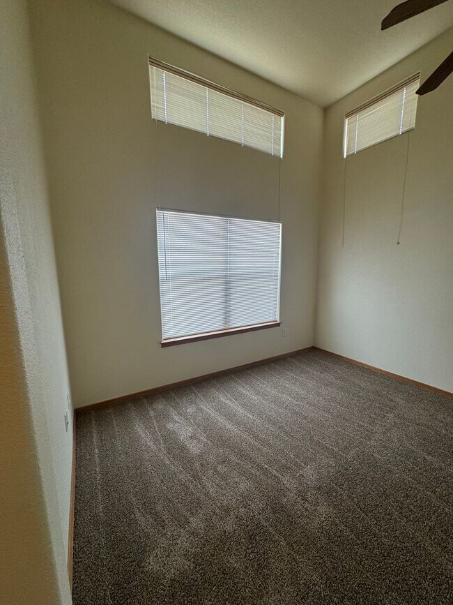 Building Photo - 2224 Santa Ana