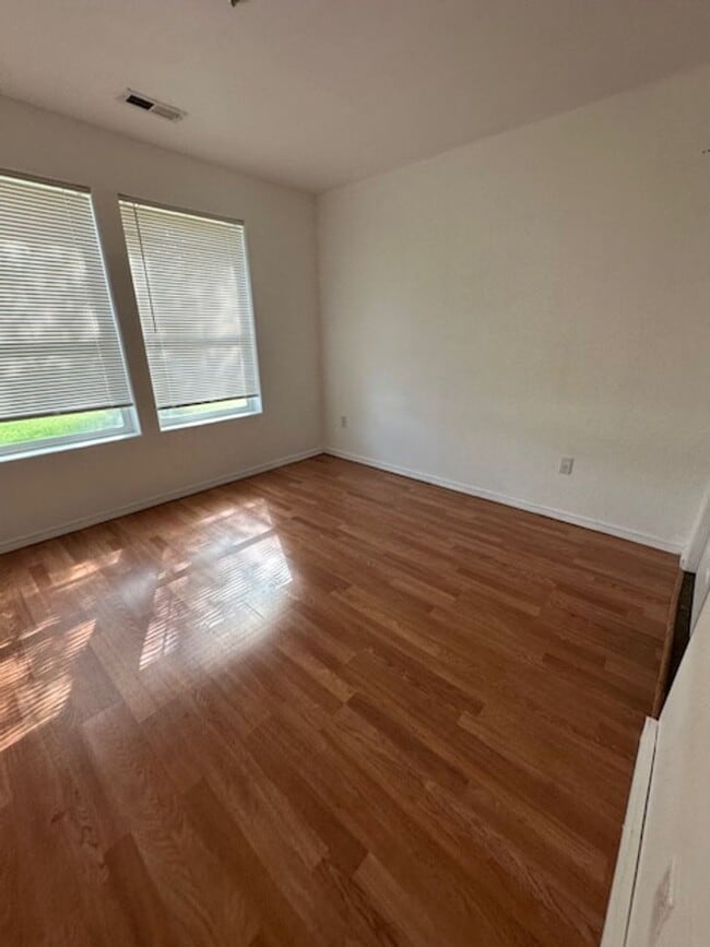 Building Photo - 3 Bedroom House for rent