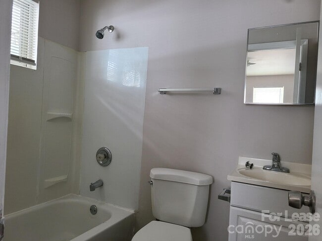 Building Photo - 1844 Academy St