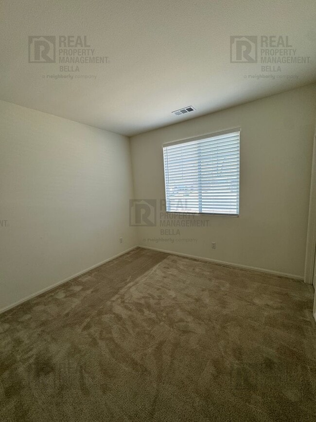 Building Photo - Single-Story Comfort & Style in Prime Heme...