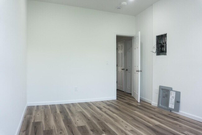 Building Photo - 576 Newark Ave