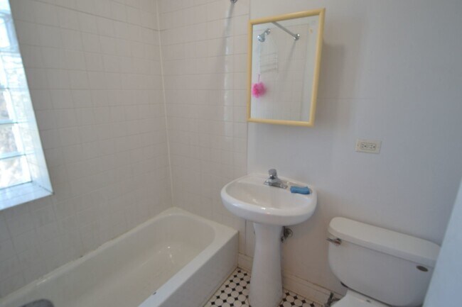 Building Photo - 4409 N Kenneth Ave