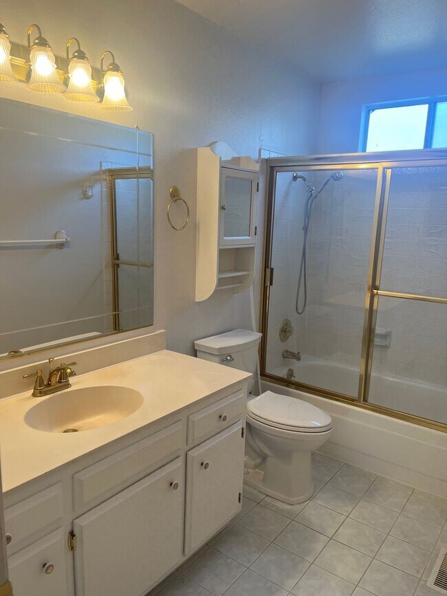 Building Photo - Tri-level 4 bedroom 3 bathroom Rincon Vall...