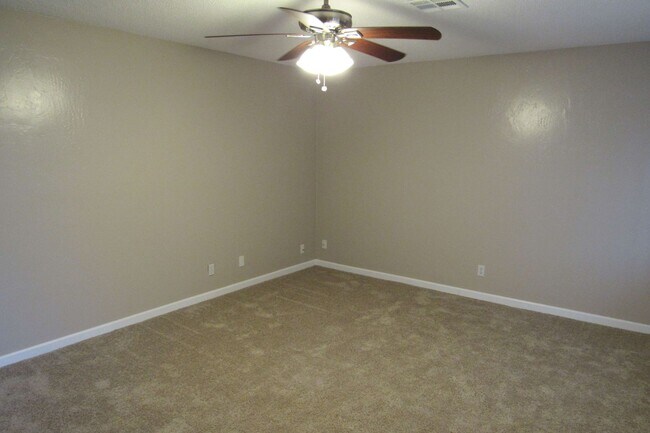 Building Photo - Beautiful NW Home!