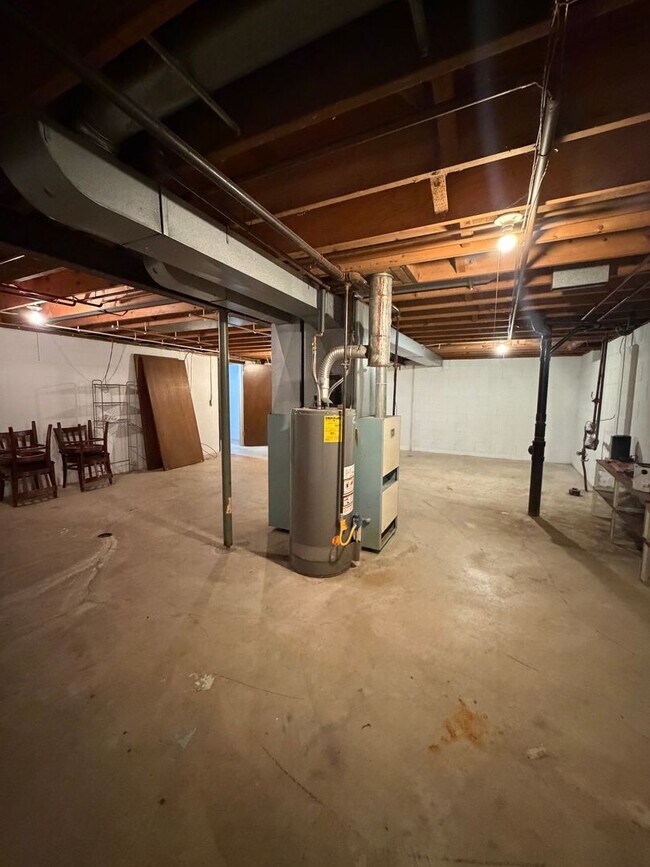 Building Photo - Midpark Duplex