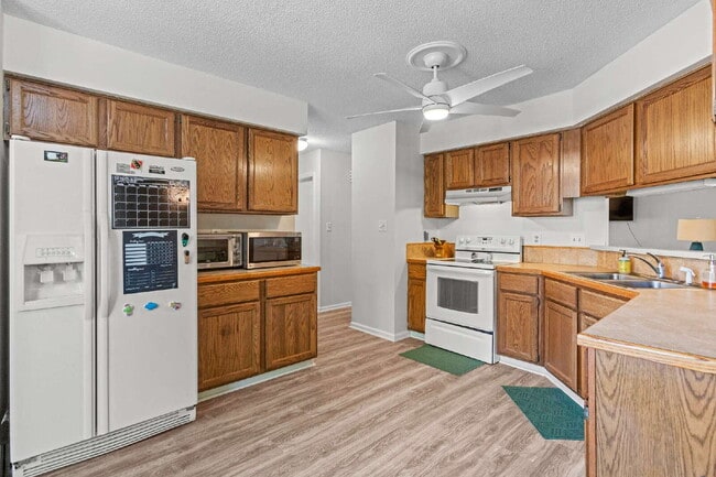 Building Photo - Charming 3-Bedroom Retreat with 2 Full Bat...