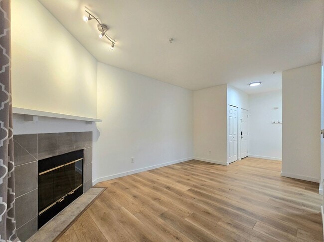 Building Photo - 1 Bedroom 1 Bathroom Condo in Bothell - Pet Friendly!