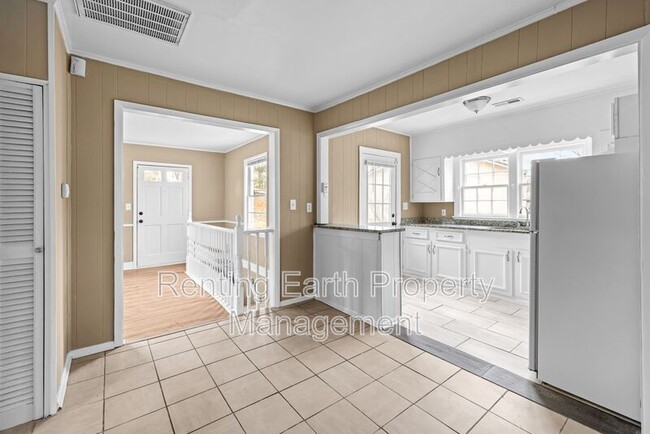 Building Photo - 942 Hillcrest Ave