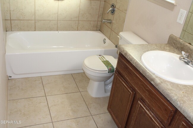 Building Photo - 2416 Escape Point St