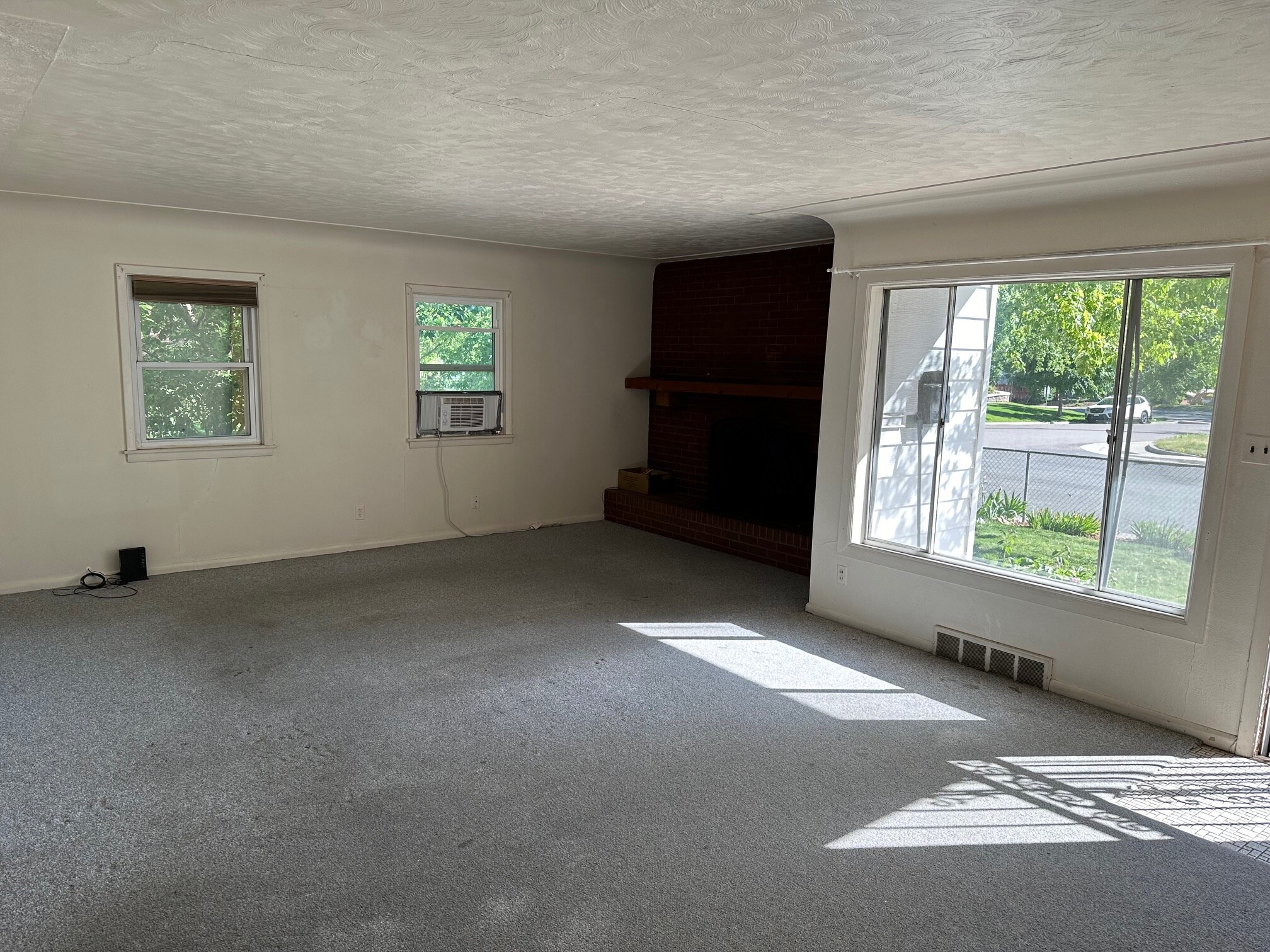 Building Photo - 2302 Willow Creek Dr