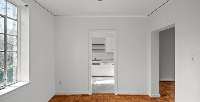 Building Photo - 1121 Myrtle Ave