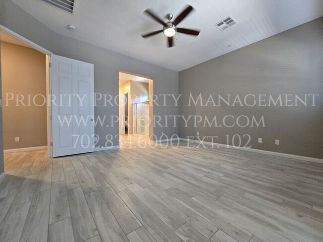 Building Photo - 738 Briar Knoll Dr