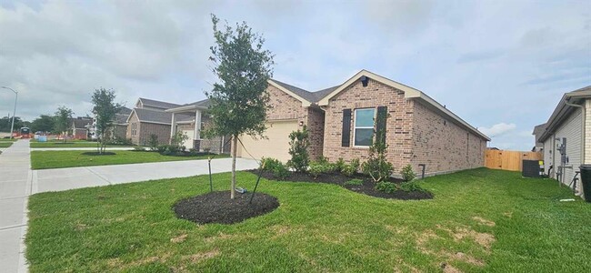 Building Photo - 8411 Bay Oaks Dr