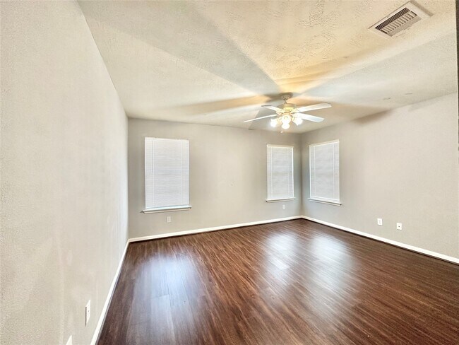 Building Photo - 19114 Yellow Thrush Dr