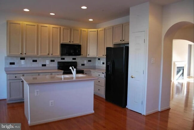 Building Photo - 2624 Island Grove Blvd