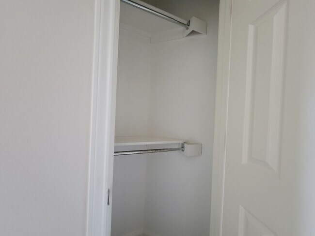 Building Photo - Charming & Spacious 4/BR 3/BR Home – Pet F...