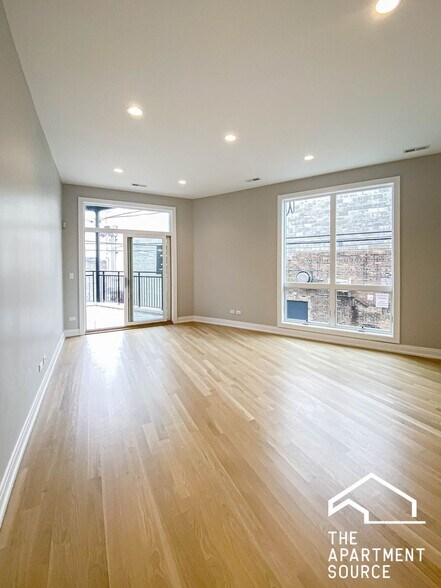 Building Photo - 1051 W Cornelia Ave