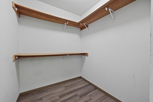 Building Photo - Move in ready! 3 bedroom rambler - Great l...