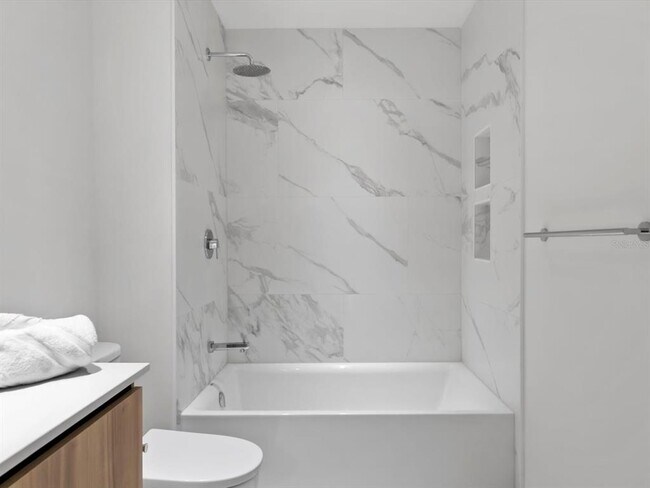 Building Photo - 1020 Sunset Point Rd