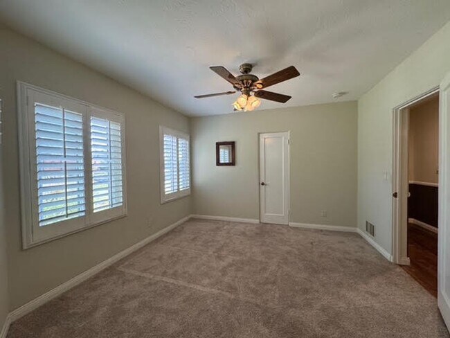 Building Photo - 714 Oceanview Dr