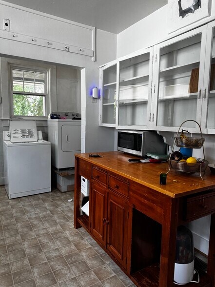 Building Photo - 4508 Mayflower Rd