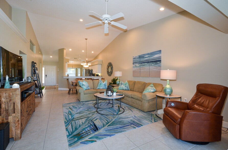 Building Photo - 9470 High Gate Dr