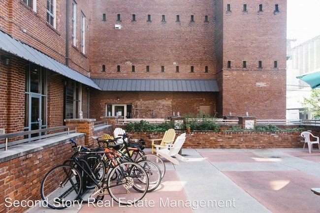 Building Photo - 232 E 11th St