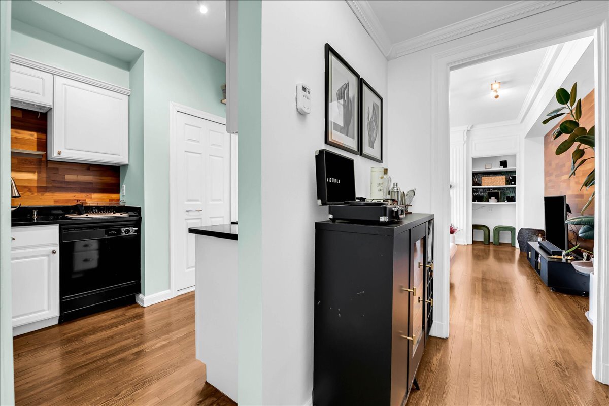 Building Photo - 2900 E Jefferson Ave