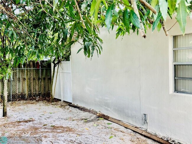 Building Photo - 6535 SW 8th Pl