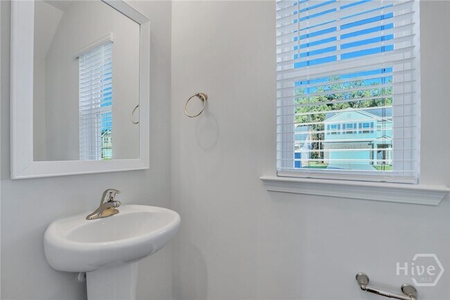 Building Photo - 10 Ashmont St