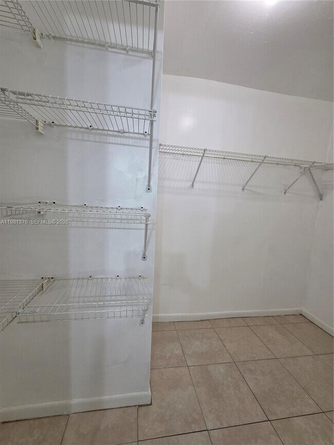 Building Photo - 2350 NE 135th St