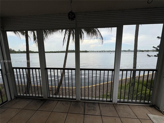 Building Photo - 1075 NE Miami Gardens Dr