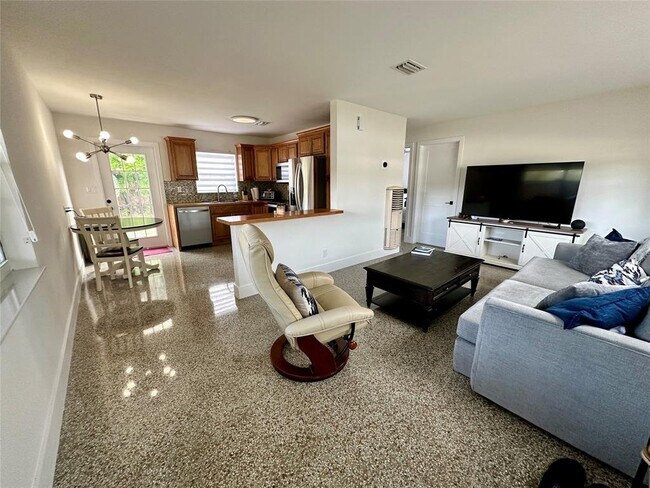 Building Photo - 2648 NE 13th Ave