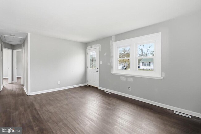 Building Photo - 4 Coville Dr