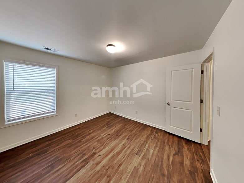 Building Photo - 429 Belmont Way