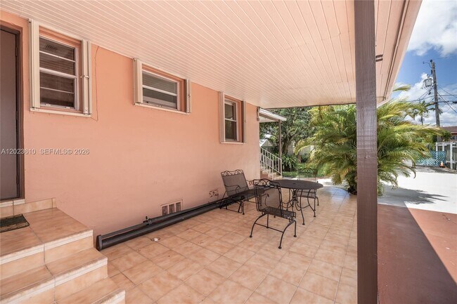 Building Photo - 540 SW 60th Ave