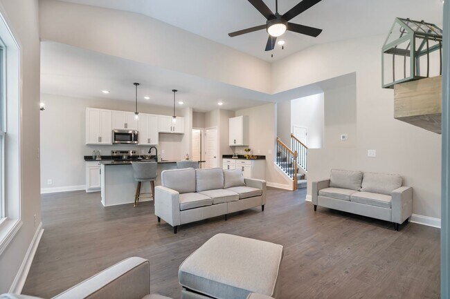 Building Photo - 3601 Westlake Dr