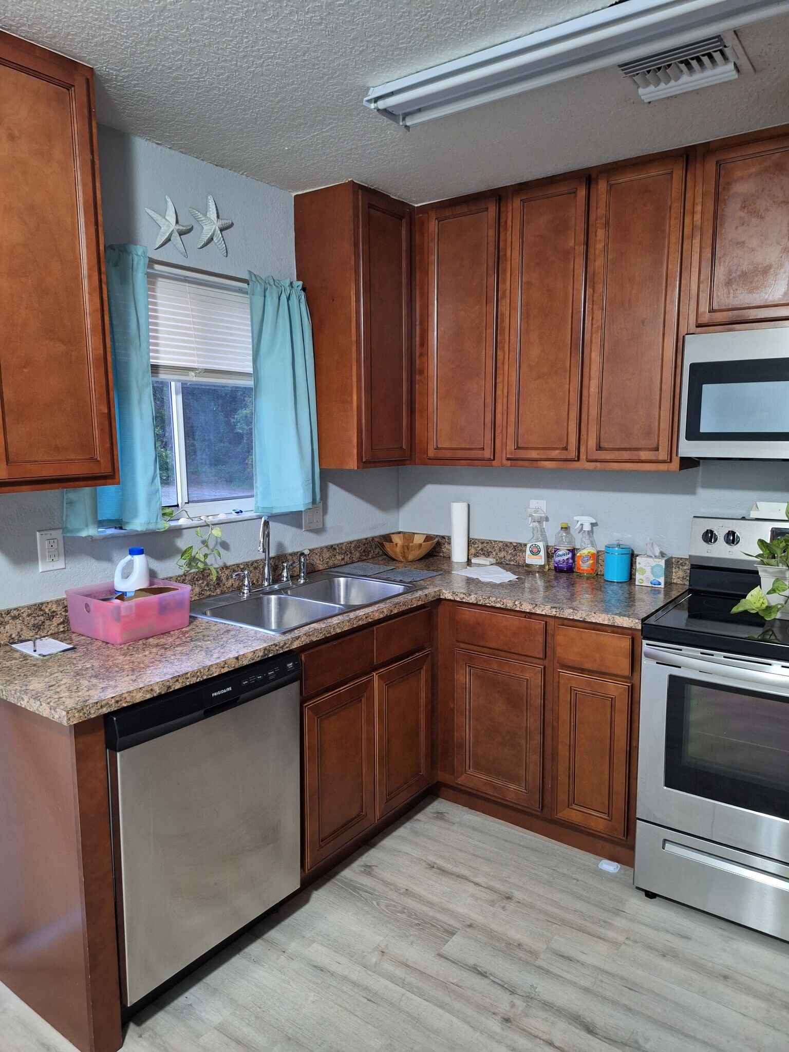Building Photo - 1295 Schumann Dr