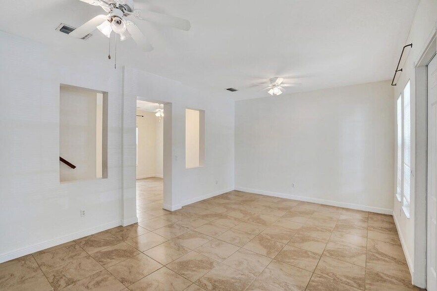 Building Photo - 8308 NW 9th Ave