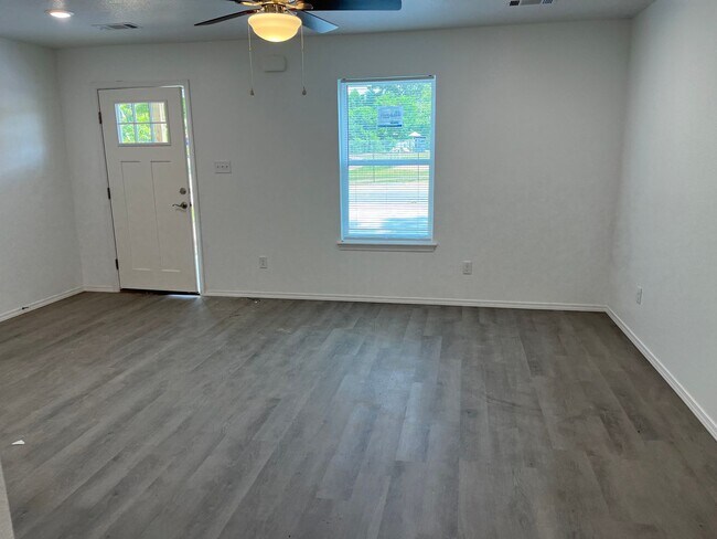 Building Photo - COX-POPLAR ST