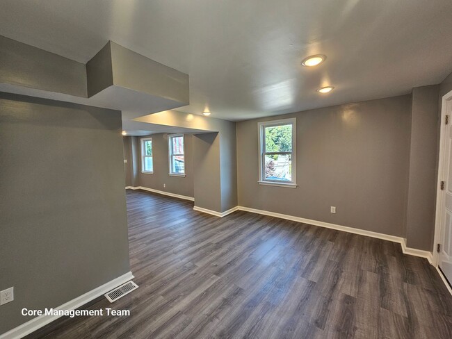 Primary Photo - Fully Renovated 4 bedroom 1 bath home in B...