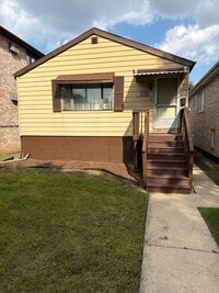 Building Photo - 4429 N Neenah Ave