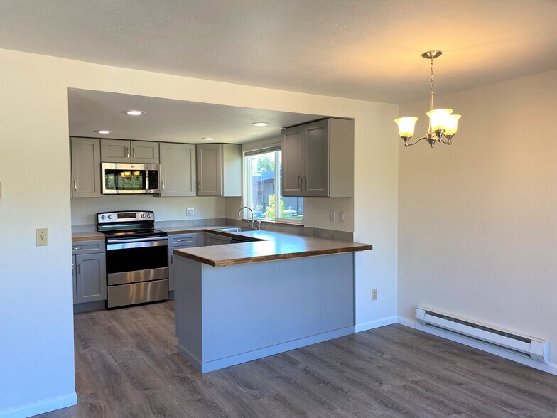 Updated kitchen - 5517 108th Avenue Ct E