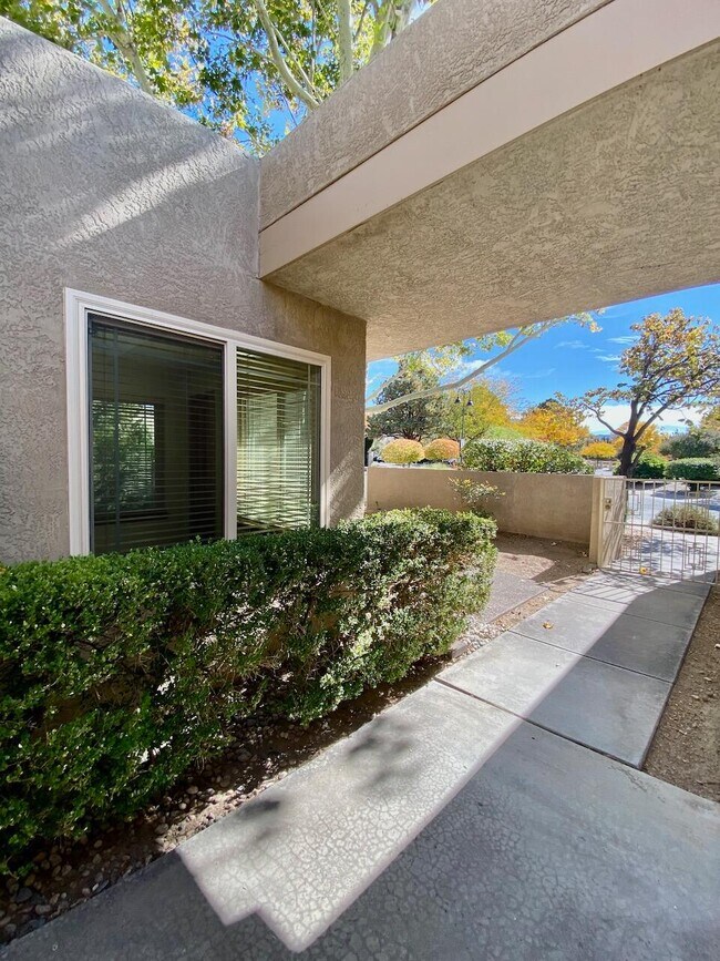 Building Photo - 9747 Village Green Dr NE