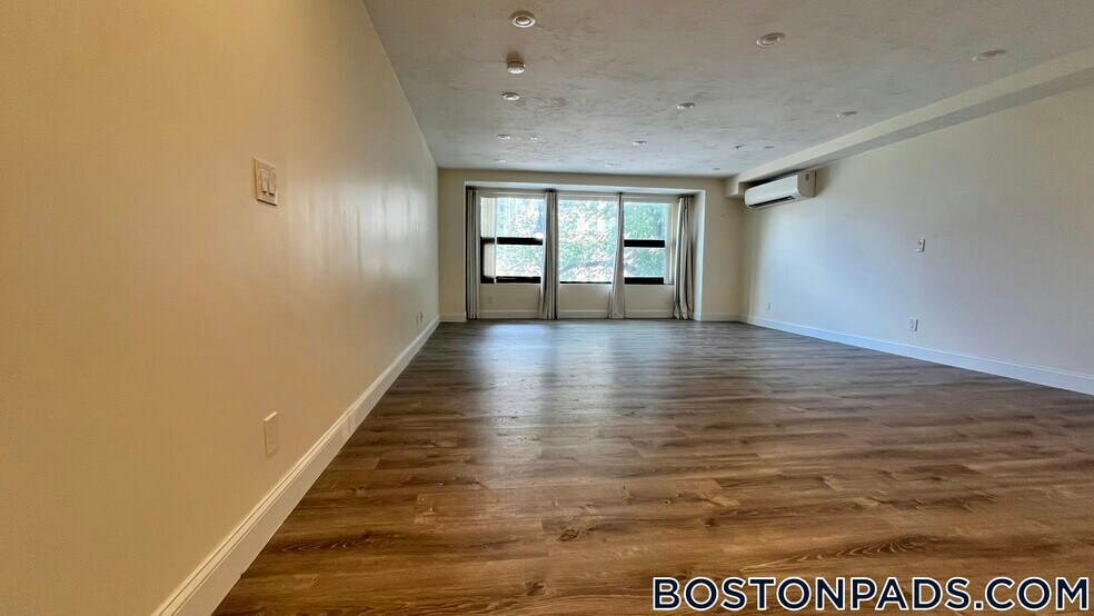 Building Photo - 1028 Commonwealth Ave