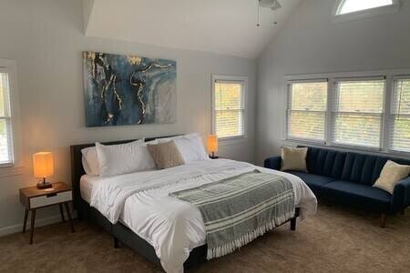 Building Photo - Fully Furnished!
