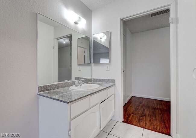 Building Photo - 5198 Greene Ln