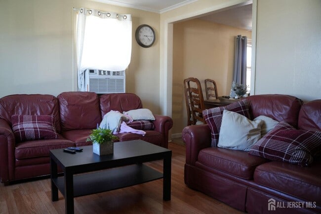 Building Photo - 413 Paderewski Ave