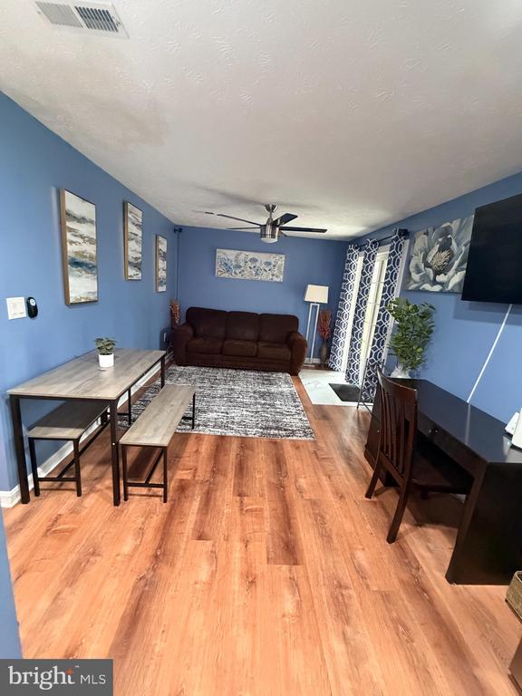 Building Photo - 311 Kings Crest Dr
