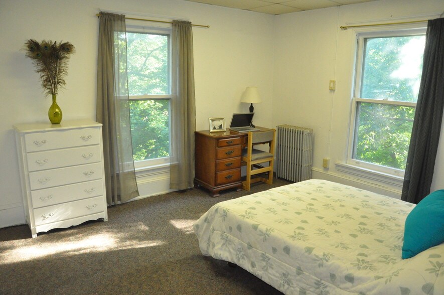Bedroom #1 - 118 Ferris Pl